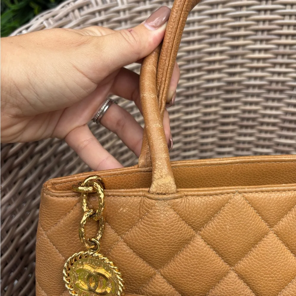 Authentic CHANEL gold MEDALLION brown camel caviar leather bag - Picture 11 of 16